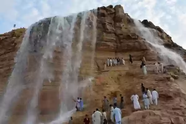 وادي نمار.. ما بين الطبيعة الخلابة والشلالات المائية