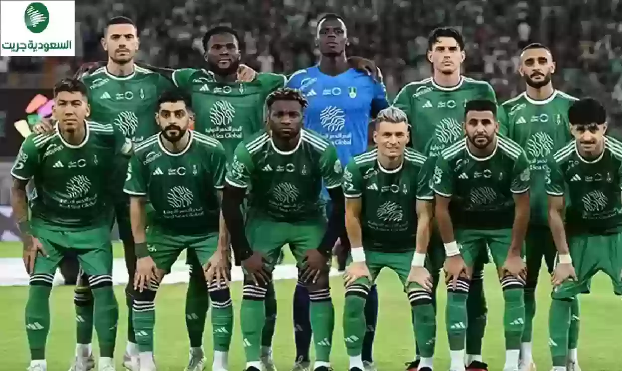 نجم الأهلي السعودي يفكر في الرحيل بعد قرار بيعه في الصيف