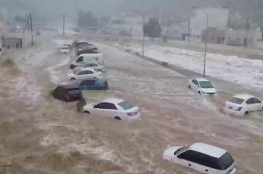 أمطار غزيرة وسيول ورياح قوية تضرب معظم مناطق السعودية